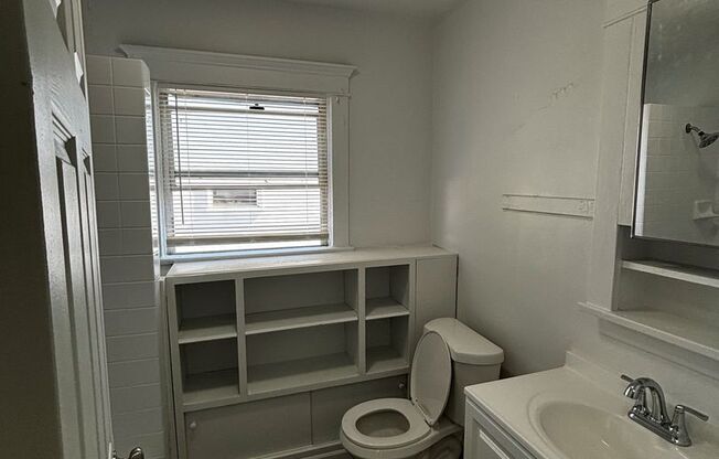 2 beds, 1 bath, $2,450