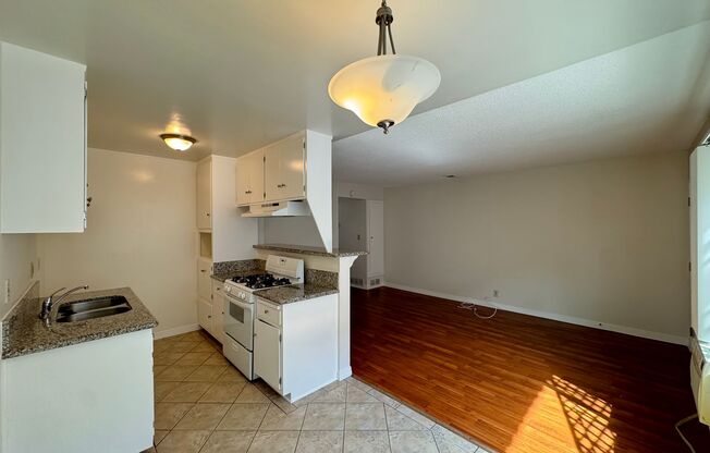 Experience Ultimate Comfort: Your Dream Home in the Heart of the Pasadena!"