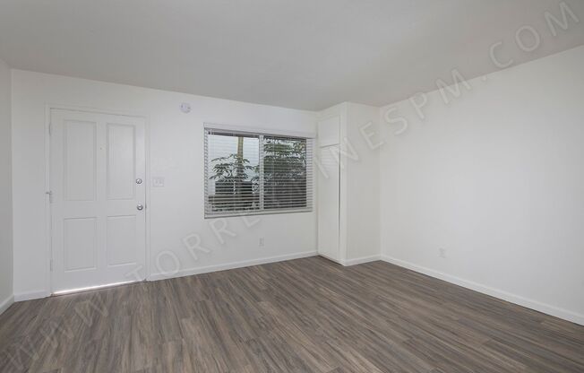 *OPEN HOUSE: 11/8 1-2PM* 1 BR Apartment in Hillcrest with Parking!