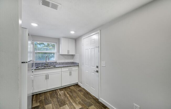 2 beds, 1 bath, 720 sqft, $1,154