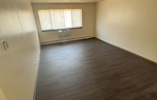 2801 CUSTER 1BR