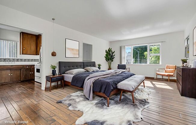 Burton Way Luxury Investments LLC - 332 La Peer