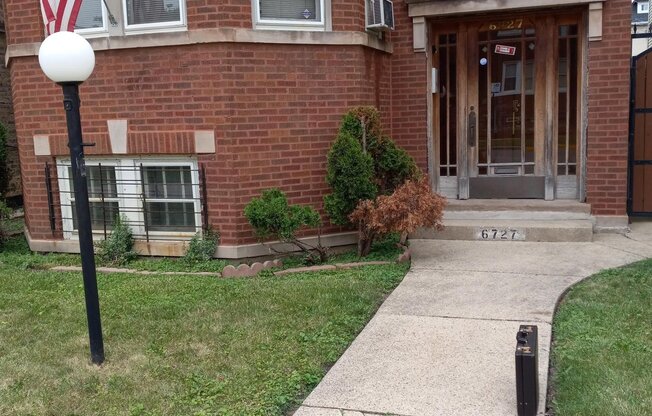 6727 S MAPLEWOOD AVE