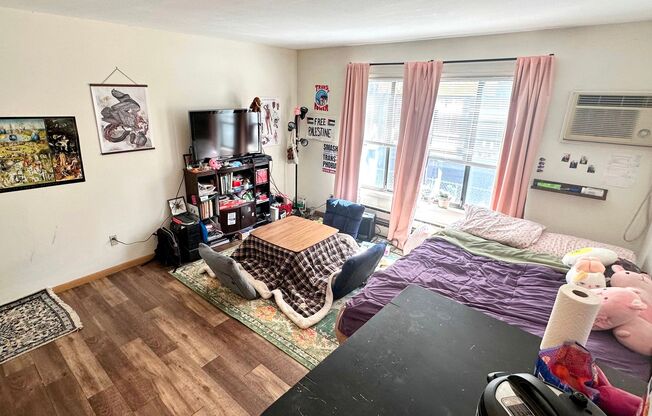 1215 4th Street SE