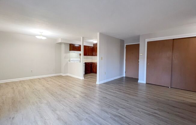 1 bed, 1 bath, $1,300, Unit D-33