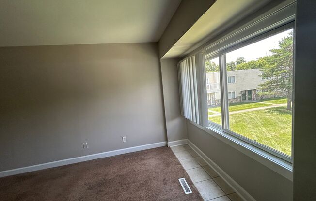 3 beds, 2.5 baths, 1,636 sqft, $1,379, Unit 729