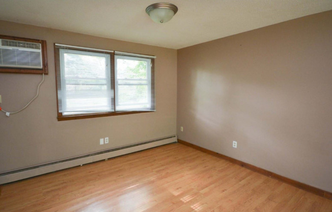 Two Bedroom Apartment with Exclusive Driveway and Garage Located In NE Rochester!