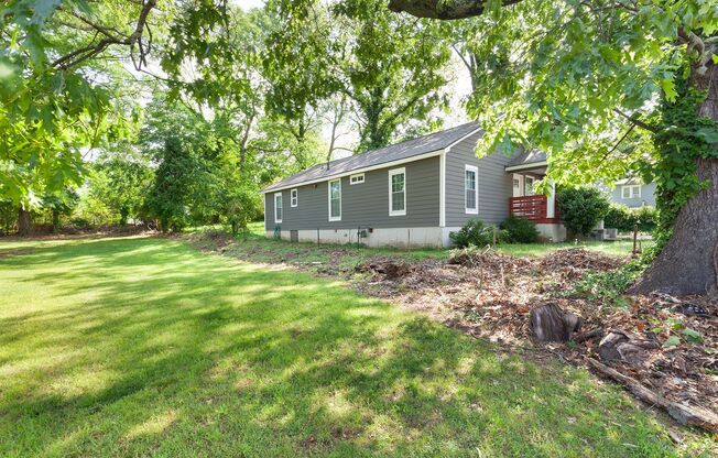 Updated 3bd/2ba Ranch Blocks From Downtown East Point and Close to Airport!