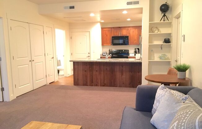 1 bed, 1 bath, 856 sqft, $1,525, Unit 640