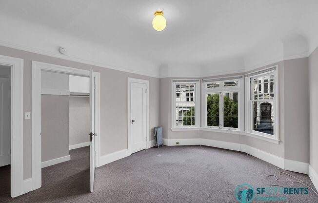 Lower Haight: Top Floor Studio w/ Eat-In Kitchen and Shared Yard