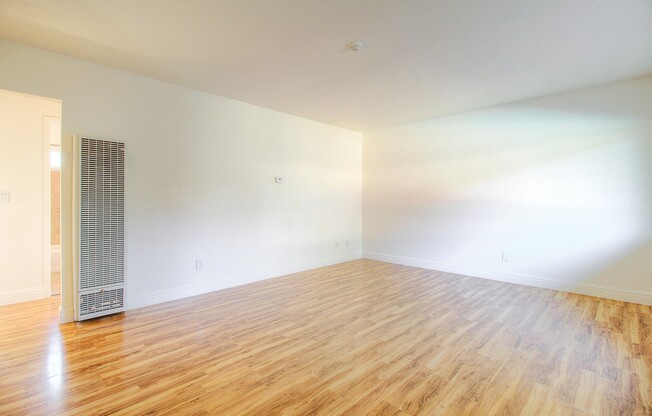 2 beds, 1 bath, 750 sqft, $2,195, Unit 23