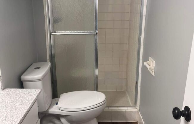 2 beds, 2 baths, 925 sqft, $1,300, Unit 203