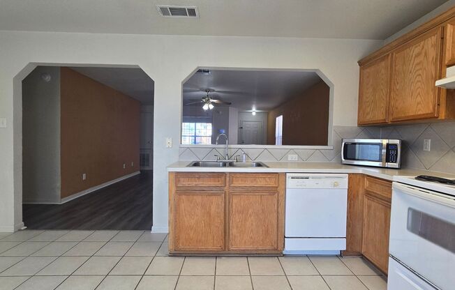 3 beds, 2 baths, $1,600