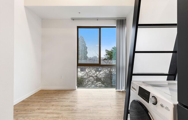 Studio, 1 bath, 270 sqft, $1,350, Unit 408