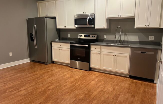 2 beds, 2 baths, $1,900, Unit 316