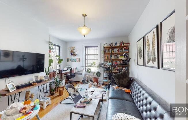 216 W 89th St #12A