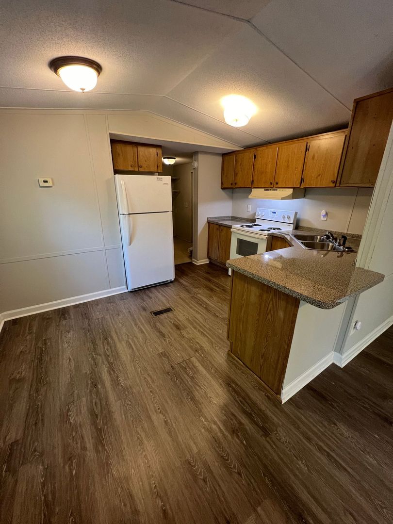 READY NOW!!! 3 bed 2 bath mobile home!