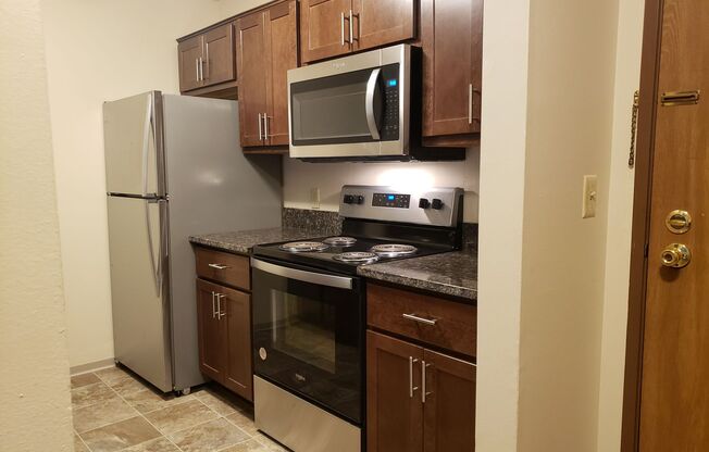 2 beds, 1 bath, 925 sqft, $1,600, Unit 1611113r