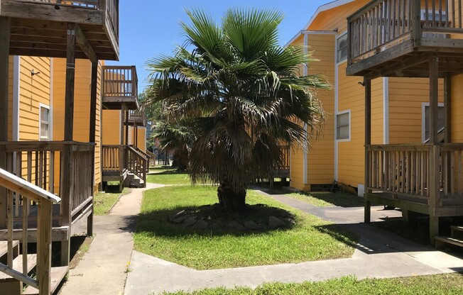 3 beds, 1 bath, 950 sqft, $1,295, Unit 12