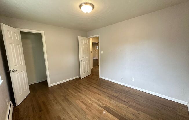 3 beds, 1 bath, 1,027 sqft, $1,299, Unit 203