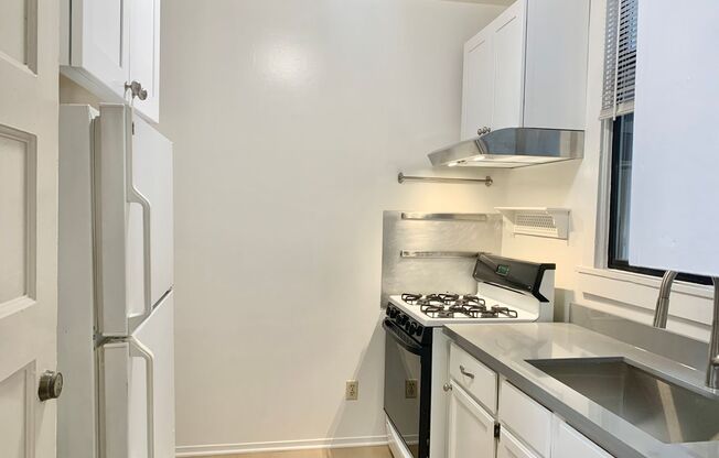 2 beds, 1 bath, $3,695, Unit 1