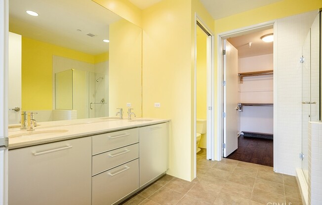 2 beds, 2 baths, 1,320 sqft, $3,850, Unit 1603