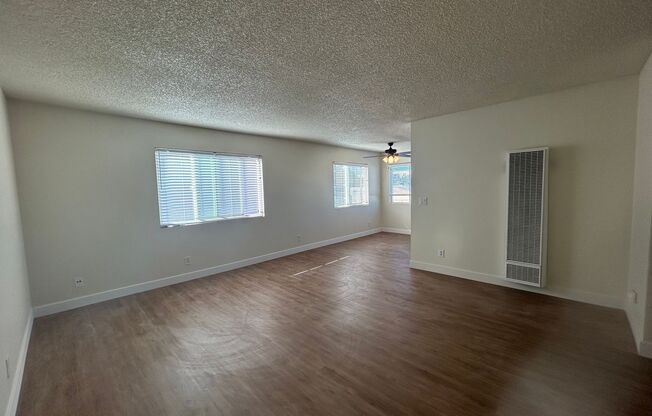 2 beds, 2 baths, $2,375, Unit Unit 4