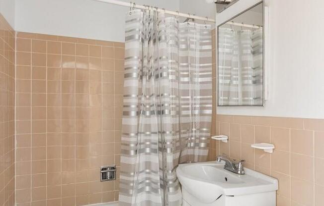 1 bed, 1 bath, $3,700, Unit 3A