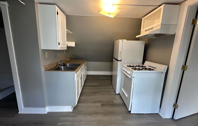 2 beds, 1 bath, $1,950, Unit 3