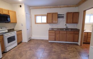 3 beds, 1 bath, $1,450, Unit A