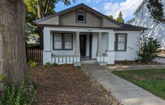 1565 Walker Ave Unit A: Recently Renovated (2023) 2BD, 1BA Duplex Unit Located Next Door to Woodward Campus! Water & Trash Included!