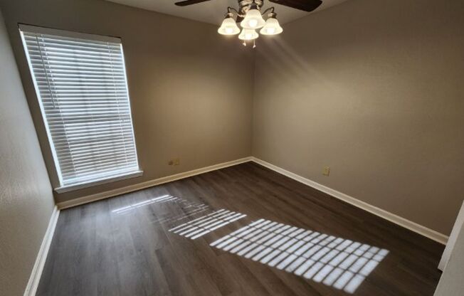 2 beds, 1 bath, 880 sqft, $775, Unit 109 Barton Street #08