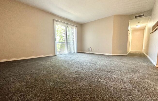 2 beds, 1 bath, 924 sqft, $1,075, Unit J3