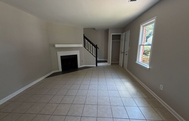 Spacious 3 Bed 2.5 Bath Townhome in Marietta!