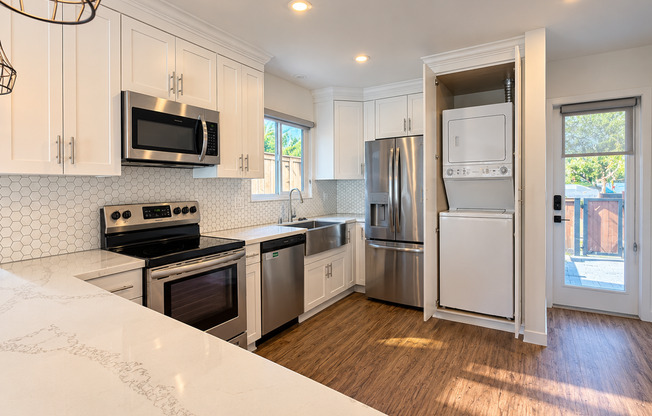 The Dane | Modern Renovated 2 & 3 Bedroom Apartments in Coronado