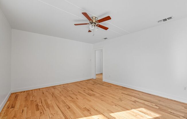 2 Bedroom Upstairs Duplex in Southside