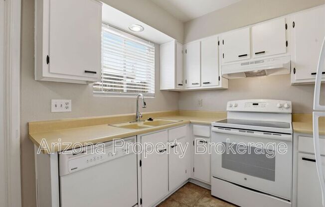 3934 E PICCADILLY RD