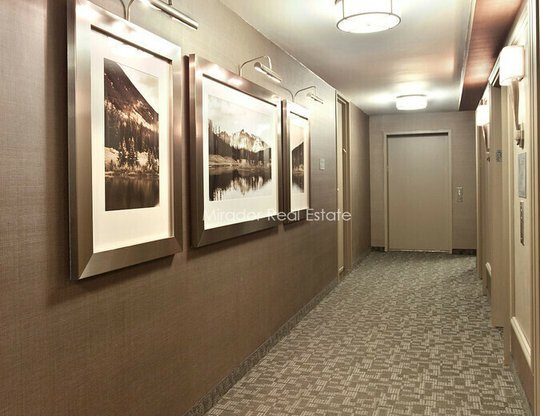 1 bed, 2.5 baths, $7,000, Unit 21K