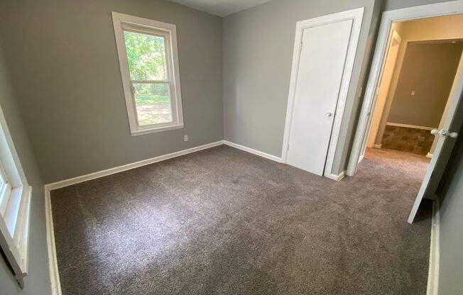 3 beds, 1 bath, $985