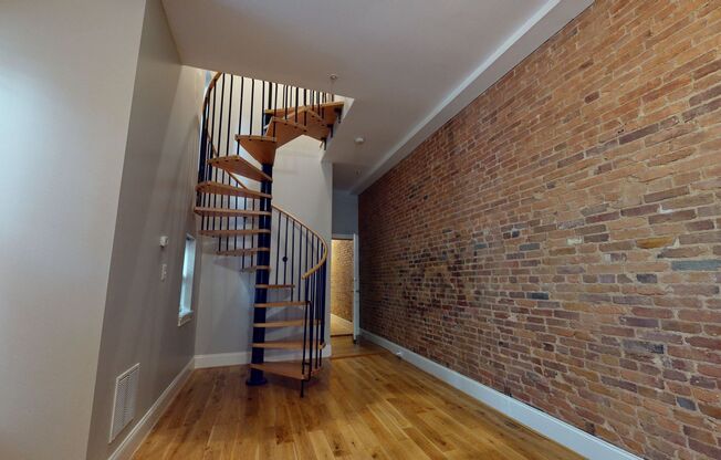 1 bed, 1 bath, 898 sqft, $1,350, Unit B