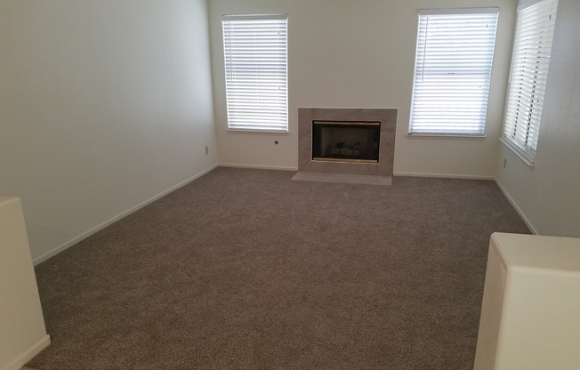 Single Story * 3 bedroom * New Paint & Flooring