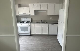 2 beds, 1 bath, $875, Unit 8038