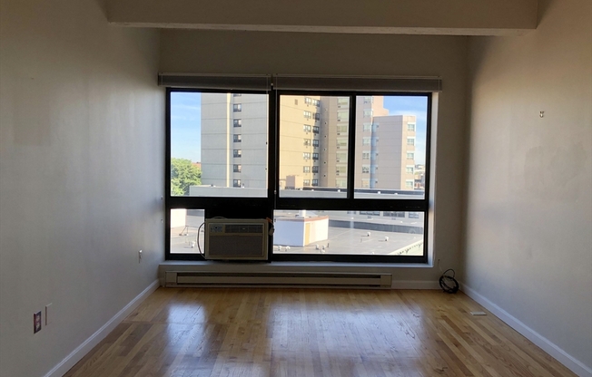 2 beds, 1.5 baths, 647 sqft, $4,400, Unit 616