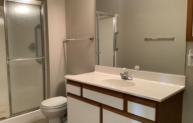 2 beds, 1 bath, 950 sqft, $1,250, Unit 34