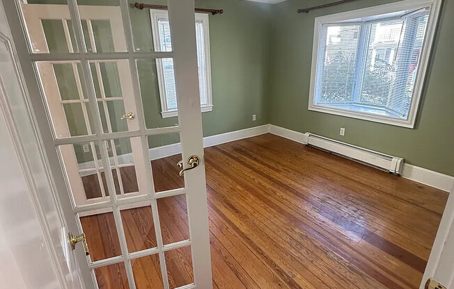 28 MONTFERN AVE