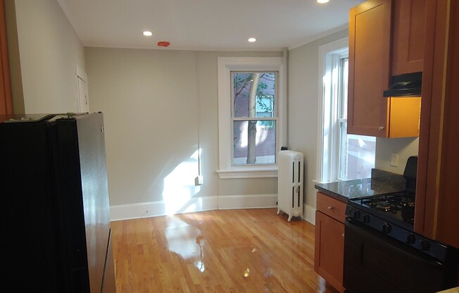 2 beds, 1 bath, $3,400, Unit 14