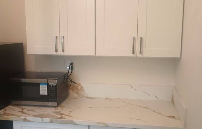 Studio, 1 bath, 300 sqft, $1,500, Unit 32