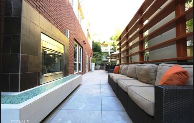 2 beds, 2 baths, 1,050 sqft, $3,100