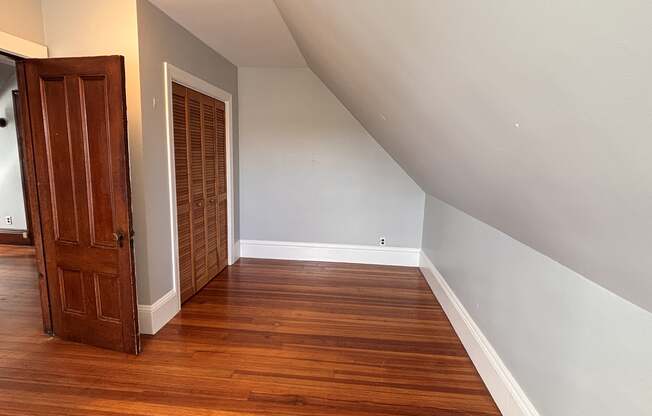 2 beds, 1 bath, $2,800, Unit 3
