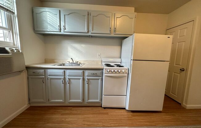 Studio, 1 bath, $885, Unit 5